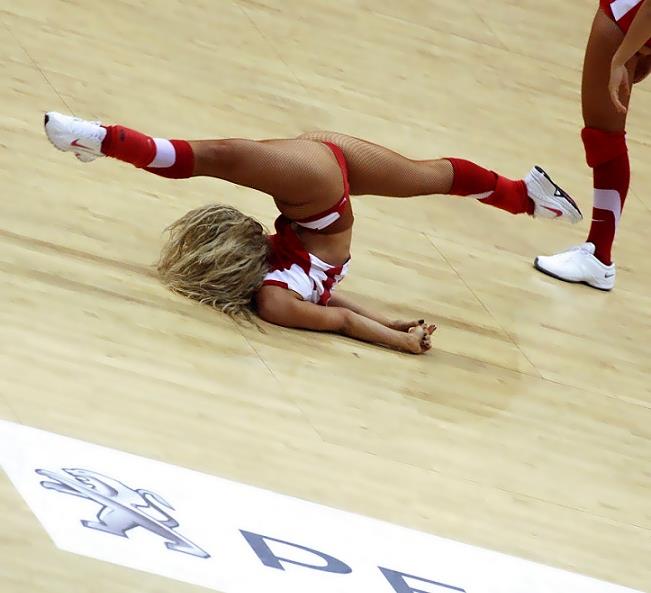 Σέξυ cheerleader Ολυμπιακού φωτογραφίες Κατερίνα Βασιλείου