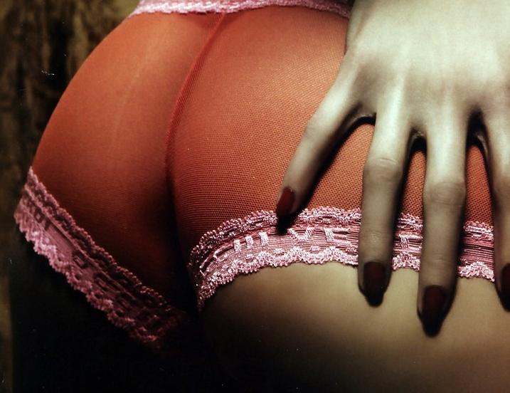 Η Μένια Μαθιουδάκη σε topless αισθησιακές φωτογραφίες
