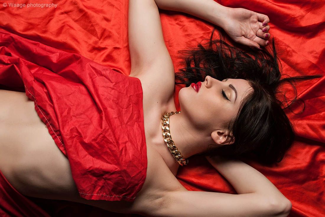 Το μοντέλο Βάσω Αμπεριάδου σε σέξυ φωτογραφίες