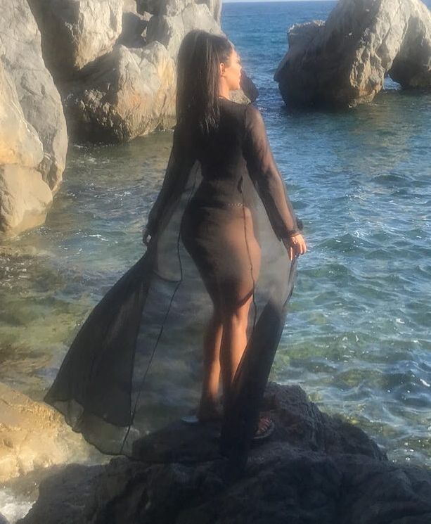 Η σέξυ τραγουδίστρια Γεωργία Μαυρουδή σε φωτογραφίες με μαγιό