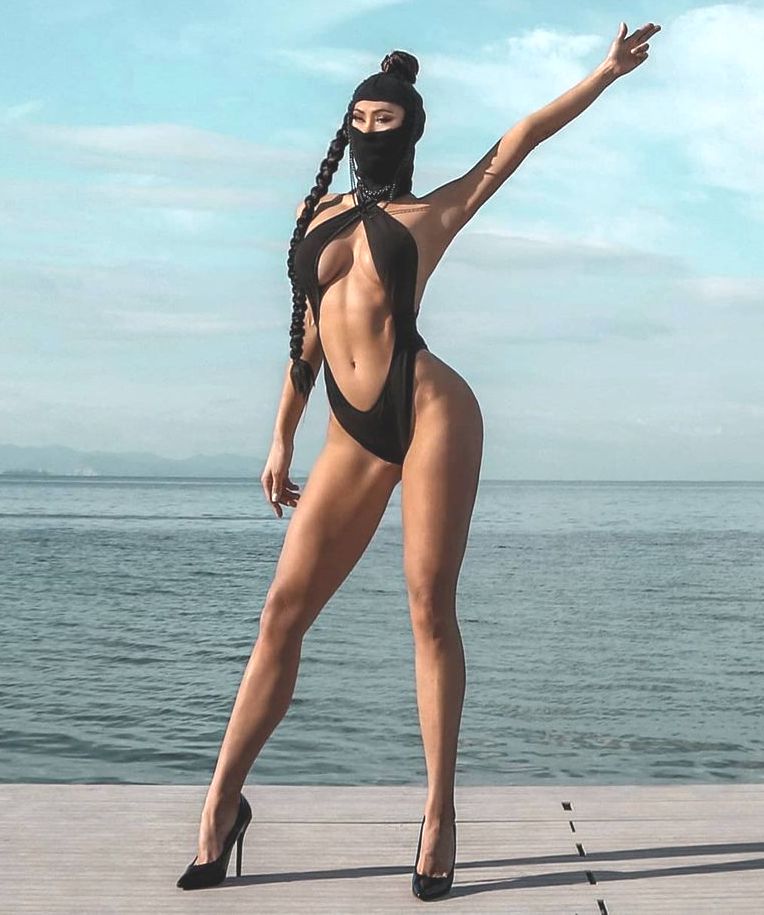 Σέξυ φωτογραφίες της Ελληνίδα μοντέλου Τζένη Λάττου