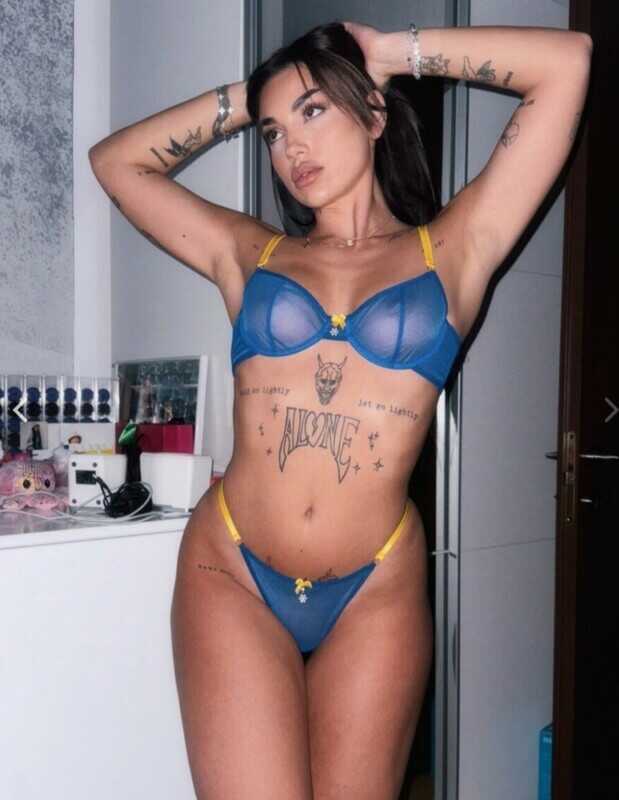 Η κουκλάρα streamer Σοφία σε σέξι φωτογραφίες