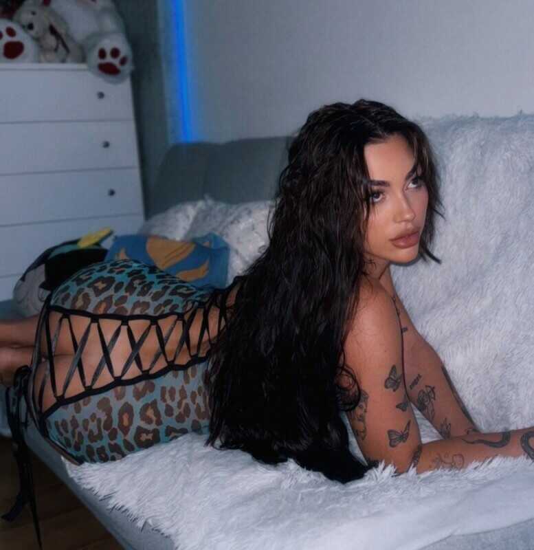 Η κουκλάρα streamer Σοφία σε σέξι φωτογραφίες