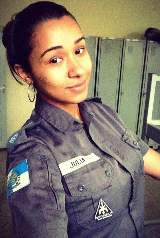 Διέρευσαν γυμνές φωτογραφίες της Βραζιλιανας αστυνομικού Τζούλιας