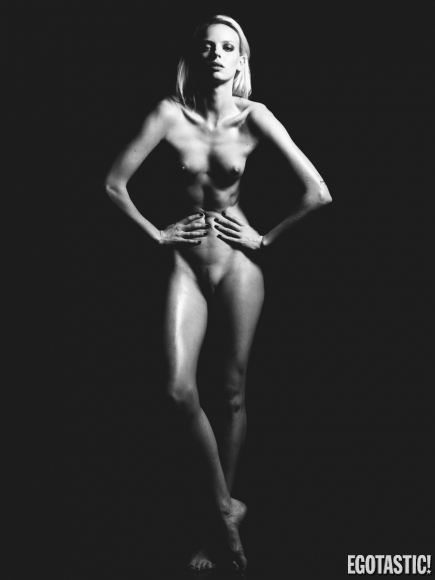Γυμνή φωτογράφηση της Δανέζας Dorith Mous