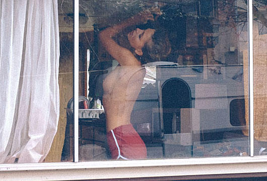 Η Marisa Papen σε σέξυ topless φωτογράφηση