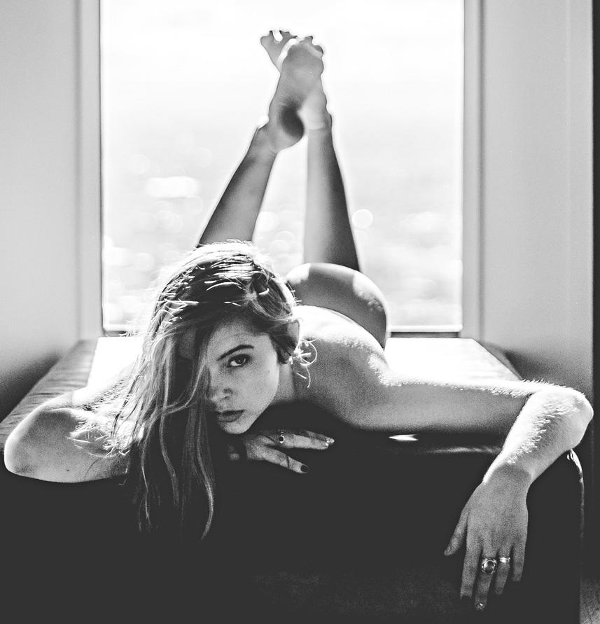 Το μοντέλο και φωτογράφος Sarah Tansy topless