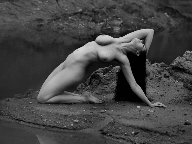 Η Dagmara Bajura σε γυμνές φωτογραφίες στην φύση