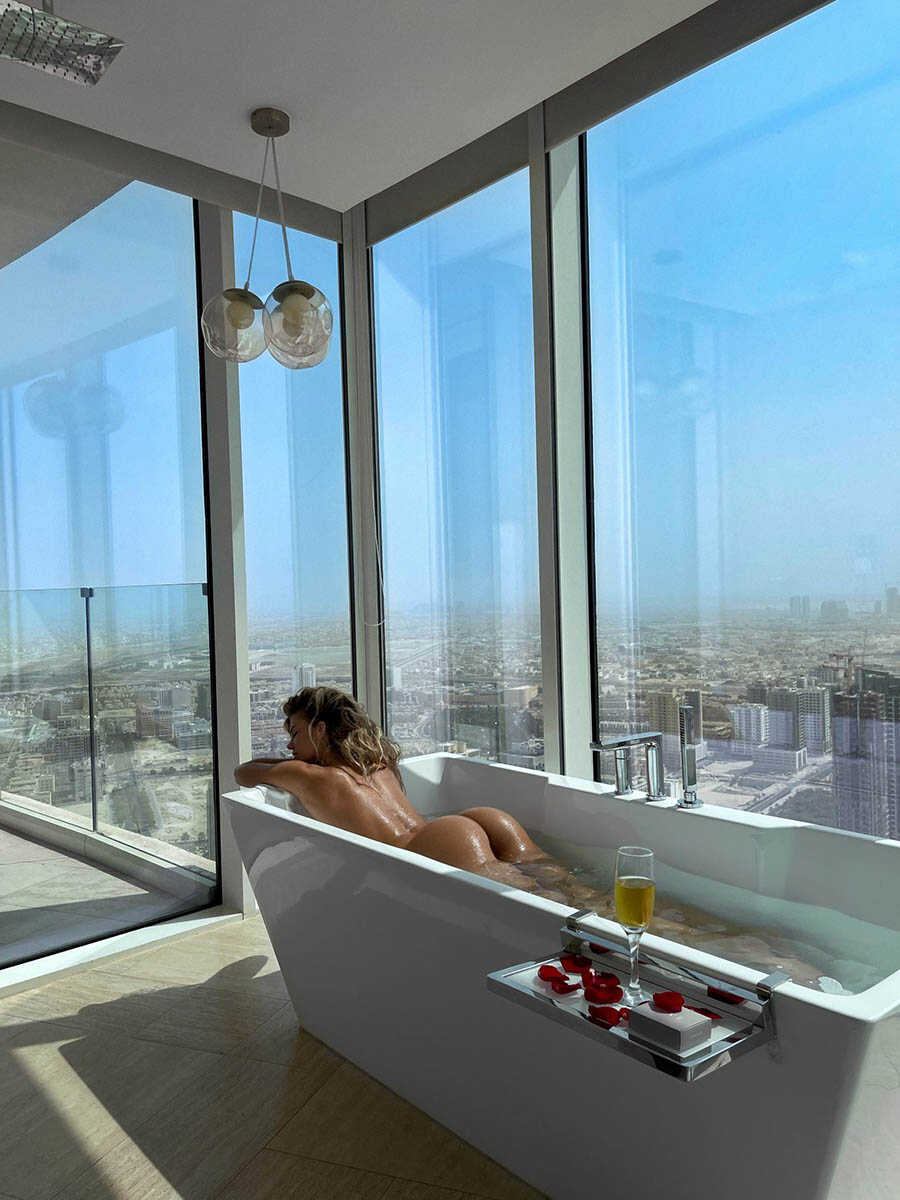 Η μουνάρα μοντέλο Nata Lee σε γυμνές φωτογραφίες