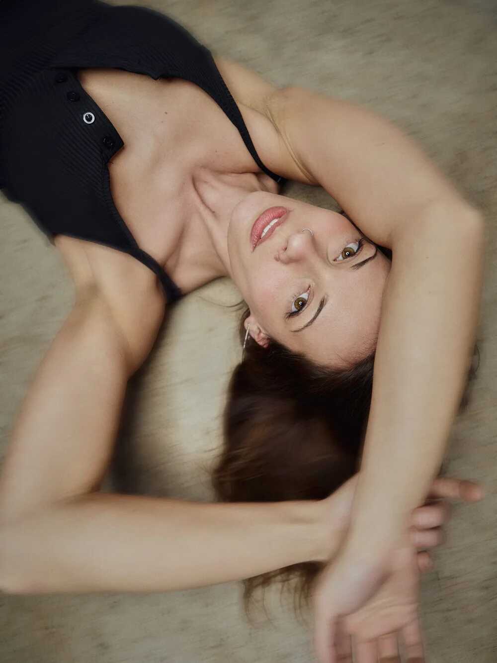 Η νεαρή μουνάρα μοντέλο Kori Andrea σε γυμνές φωτογραφίες