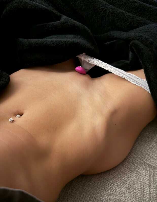 Σέξι γυμνές φωτογραφίες της infuencer Sarina 