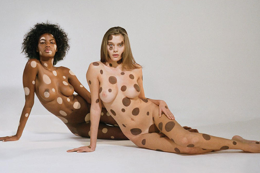 Topless καλλιτεχνική φωτογράφηση της Solveig Mork Hansen και της Ebonee Davis