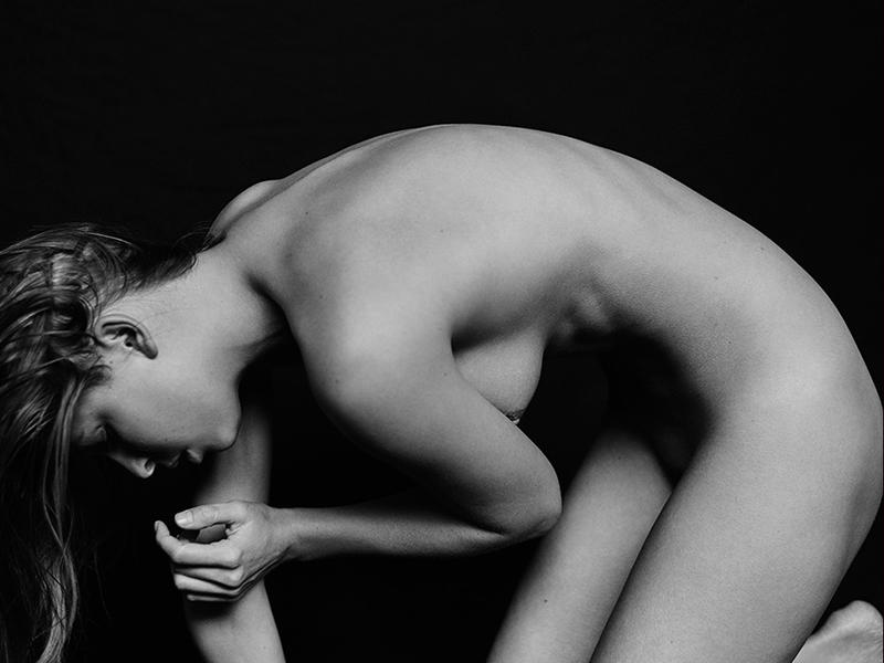 Η Marisa Papen φωτογραφίζεται topless για το περιοδικό Yume