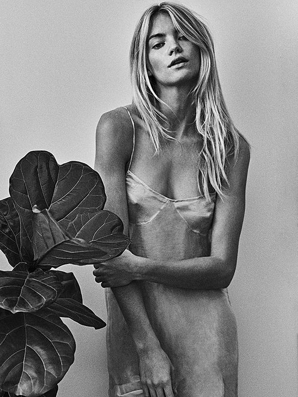 Το μοντέλο της Victoria's Secret, Elyse Taylor, σε topless καυτές φωτογραφίες