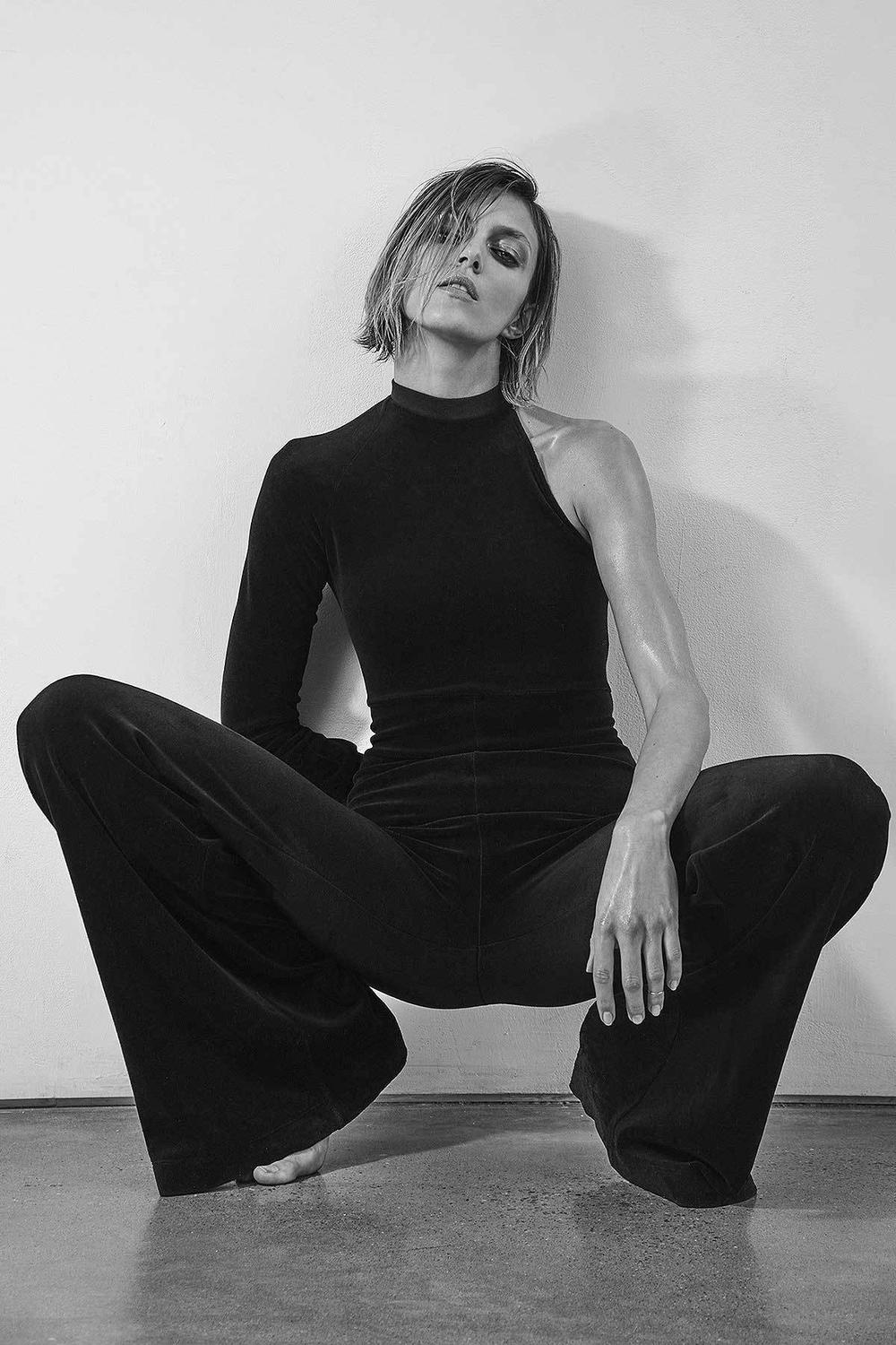 Η Anja Rubik σε σέξυ φωτογράφηση στο Vogue