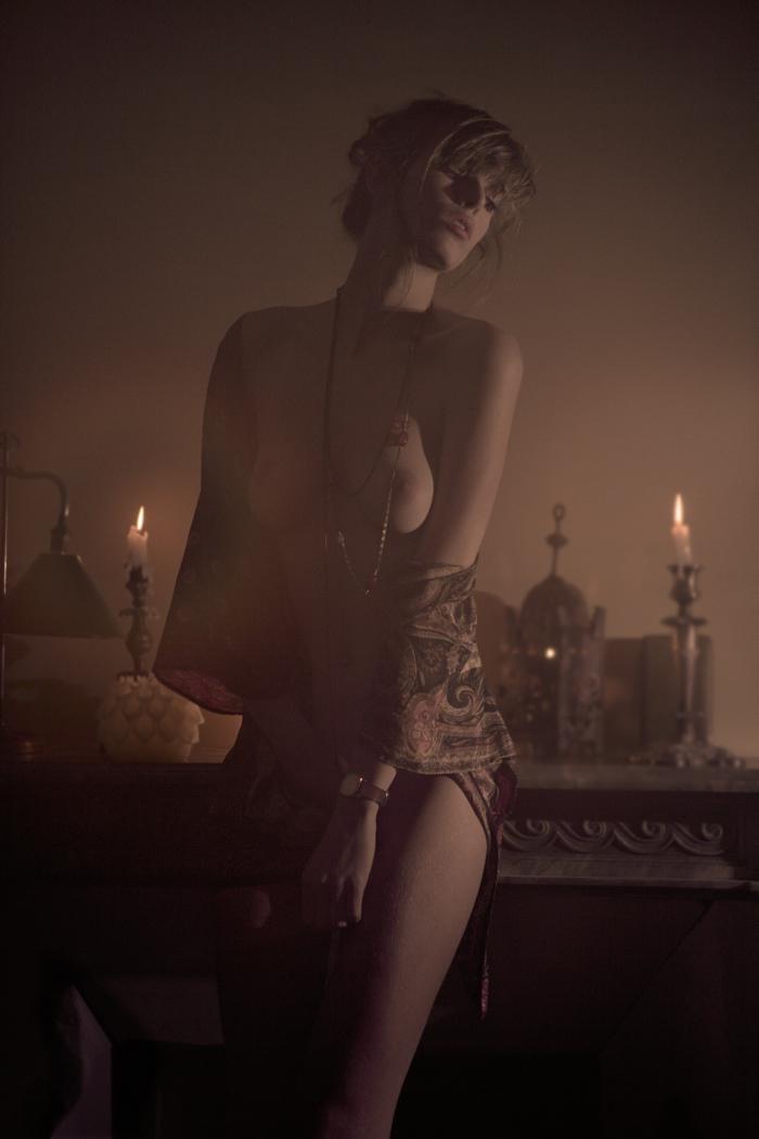 Αισθησιακή γυμνή φωτογράφηση της Eliza Sys