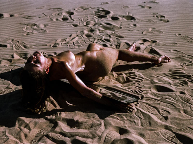 Η Julia LaCour σε γυμνή φωτογράφηση