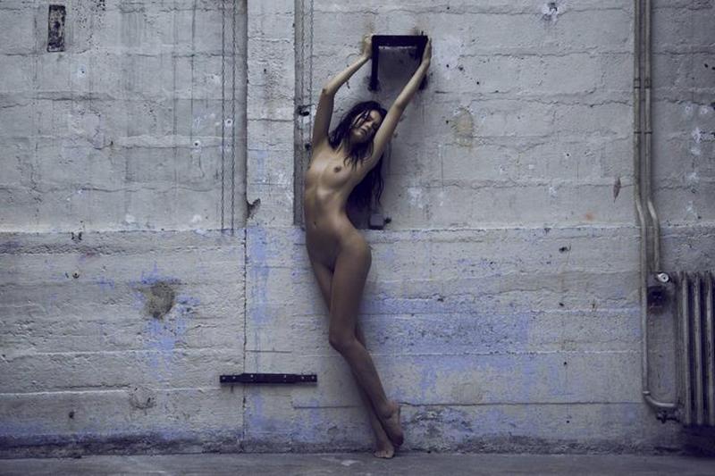 Η Pauline Moulettes σε γυμνή φωτογράφηση