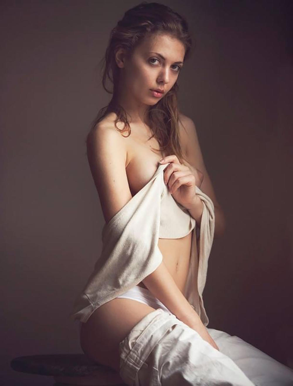 Η Γαλλίδα μουνάρα μοντέλο Klaudia Brahja σε γυμνή καυτή φωτογράφηση