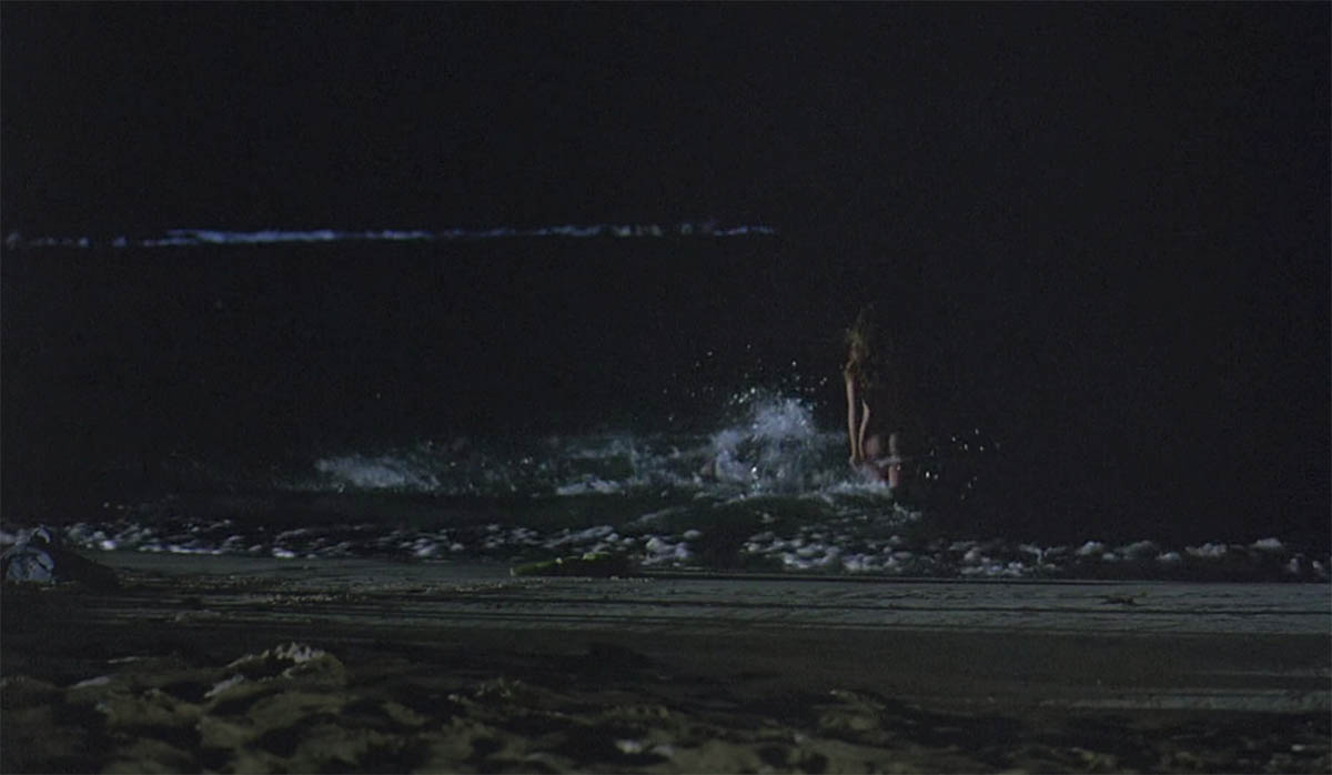 Γυμνές σκηνές της Kelly Brook στην ταινία Survival Island
