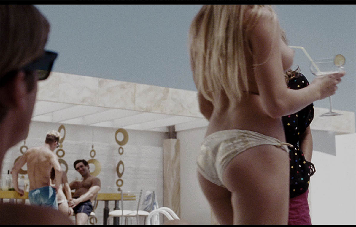 Η ηθοποιός Amber Heard γυμνή στην ταινία 