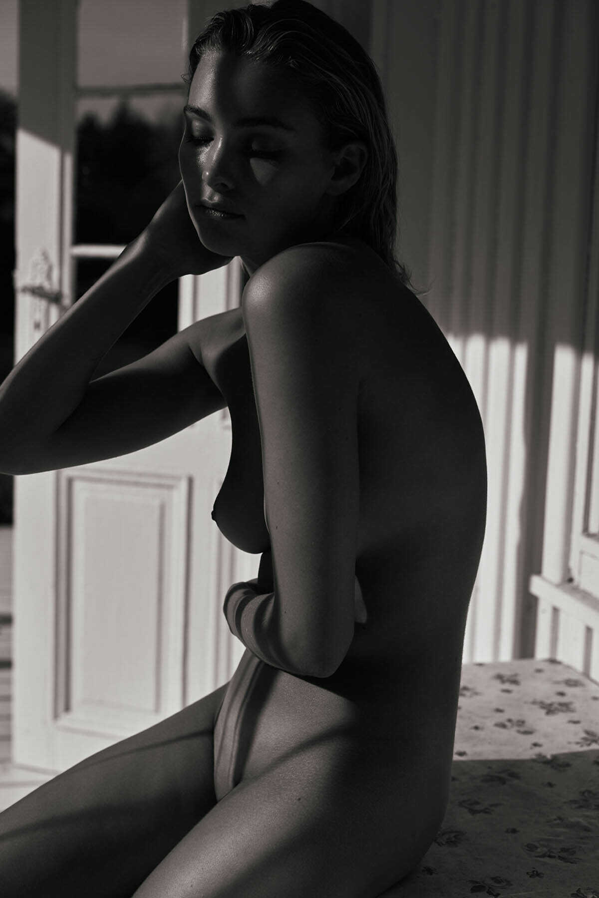 Η μουνάρα μοντέλο Nikki Hillier σε γυμνές φωτογραφίες