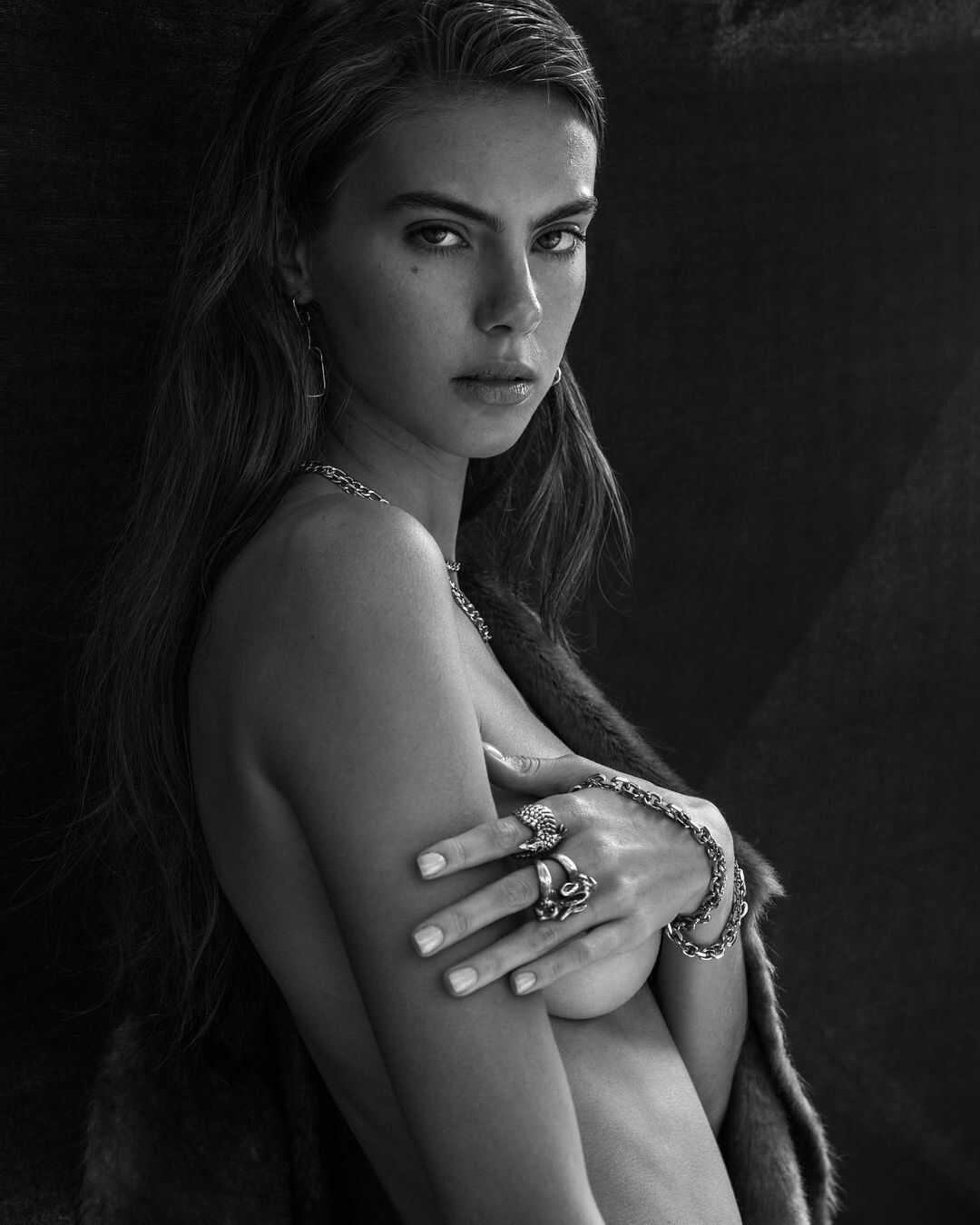 Η μουνάρα μοντέλο Kate Demianova σε σέξυ φωτογραφίες