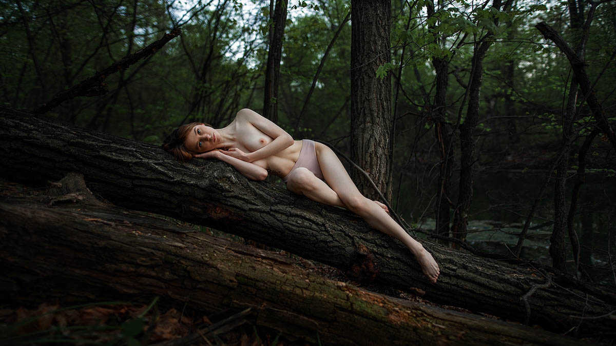 Τοπλες φωτογραφίες του μοντέλου Kristina Nikitina στο δάσος