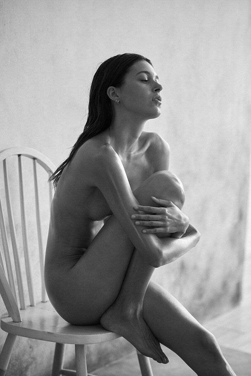 Το νεαρό μοντέλο Nuria Oliu σε γυμνές φωτογραφίες