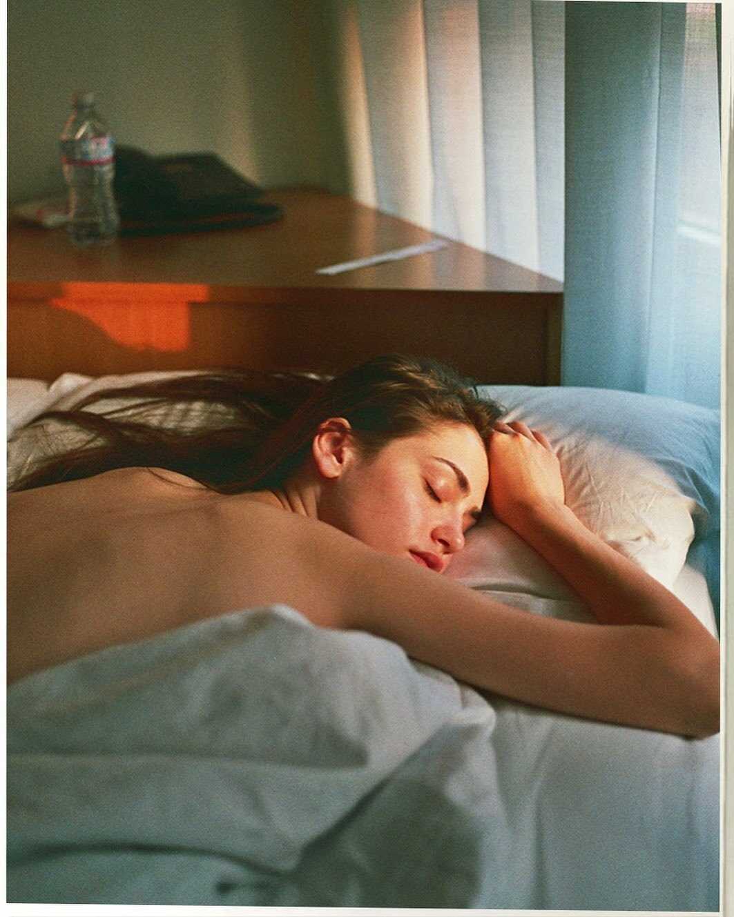 Η μουνάρα Julia Danko σε γυμνές φωτογραφίες στο σπίτι της