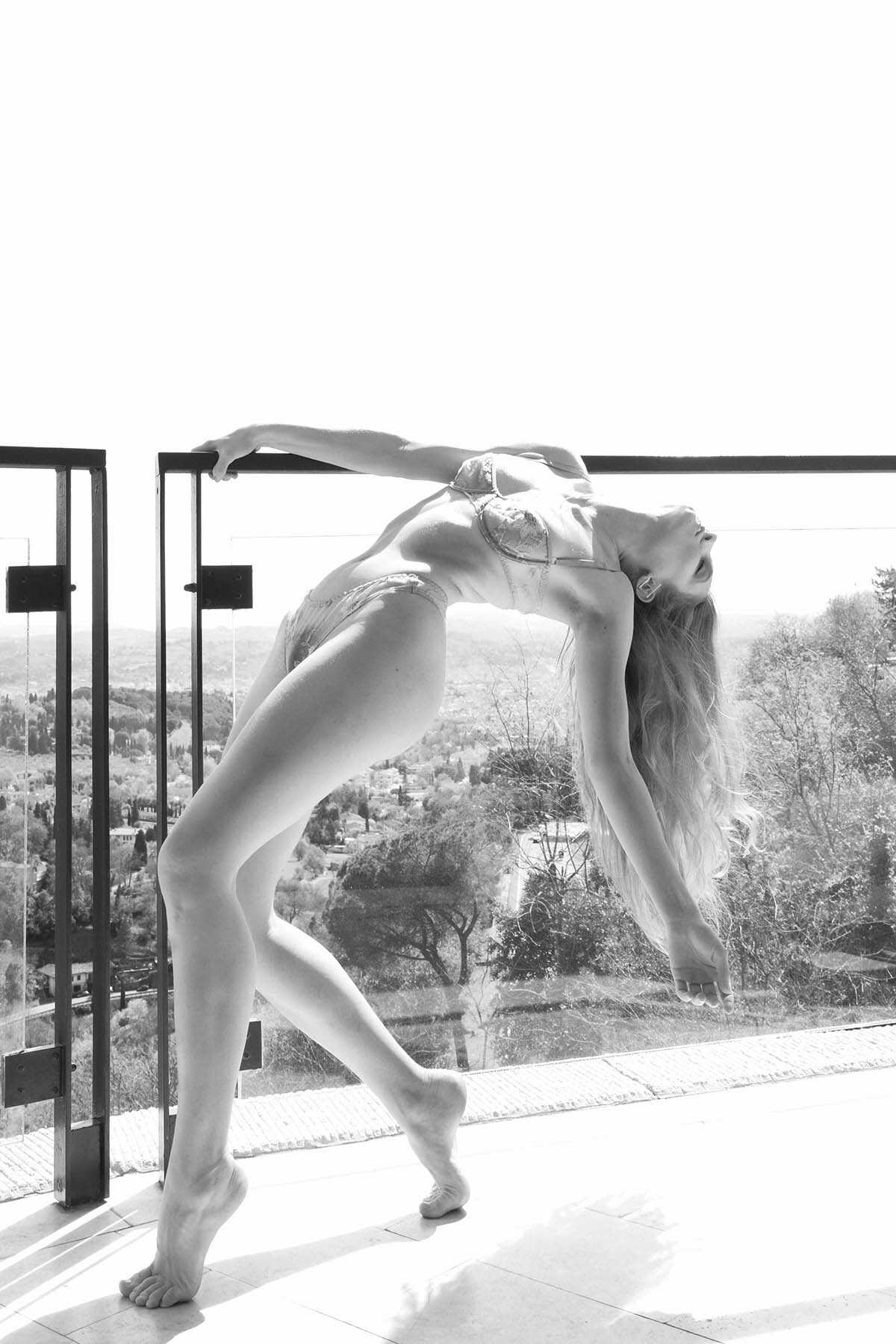 Το μοντέλο Ania Alexandrovna σε γυμνές φωτογραφίες