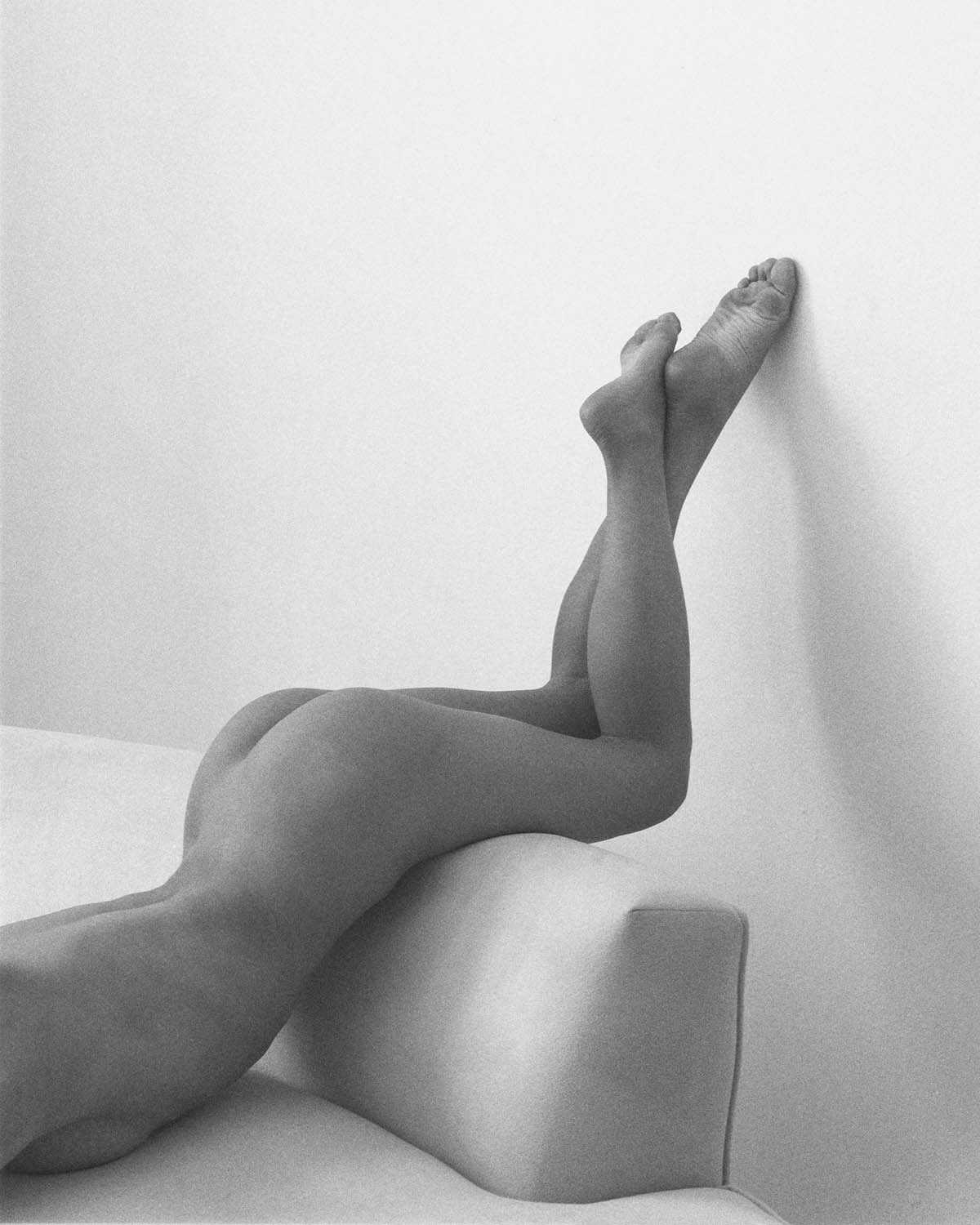 Το μοντέλο Valeria ποζάρει σε γυμνές φωτογραφίες