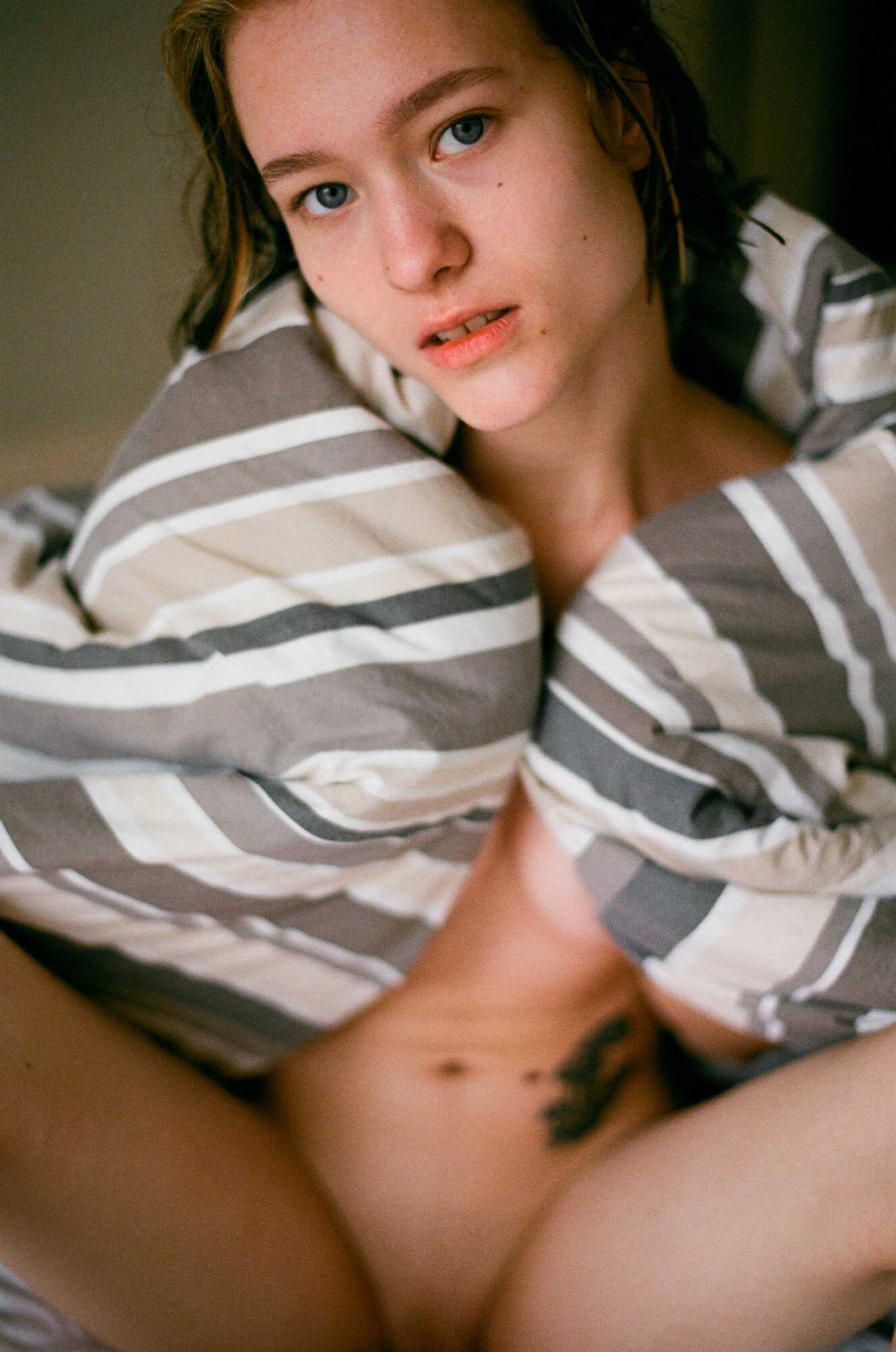 Το νεαρό μοντέλο Diana σε γυμνές φωτογραφίες