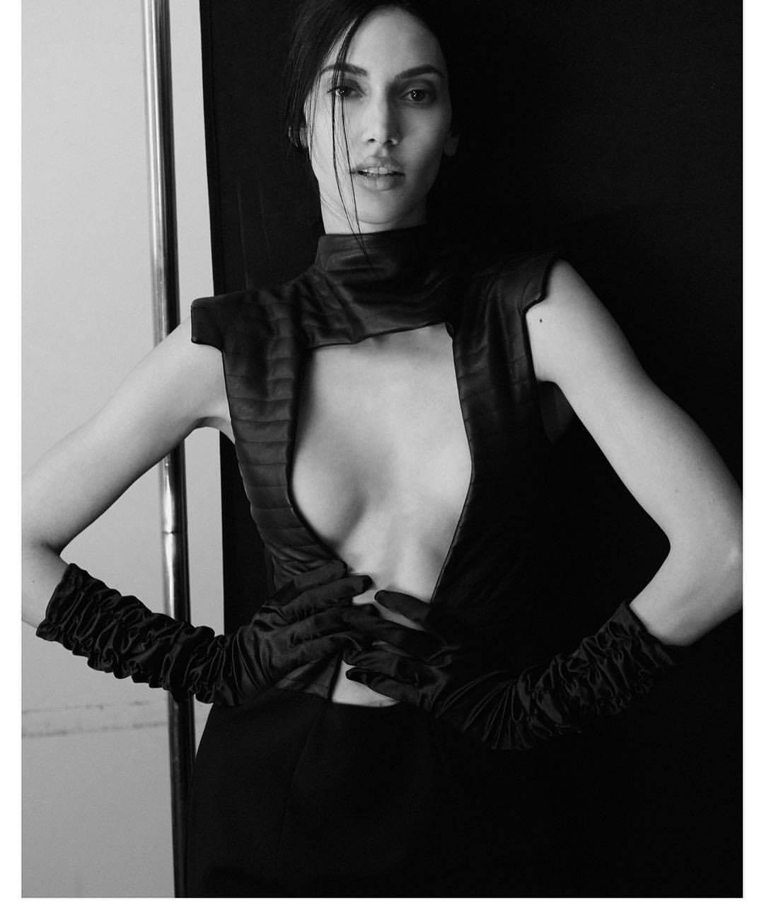Η κουκλάρα Αγγελίνα Ματαλιωτάκη σε σέξυ φωτογραφίες