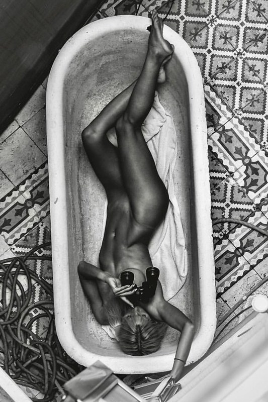 Γυμνές φωτογραφίες της Ασημίνας Ιγγλέζου