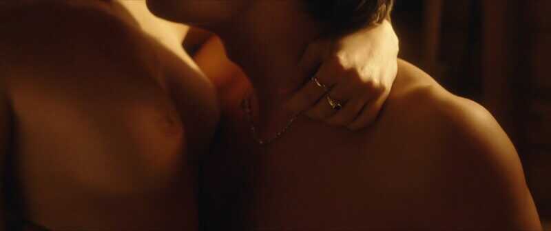 Γυμνές φωτογραφίες της ηθοποιού Φωτεινής Πελούζο