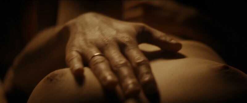 Γυμνές φωτογραφίες της ηθοποιού Φωτεινής Πελούζο