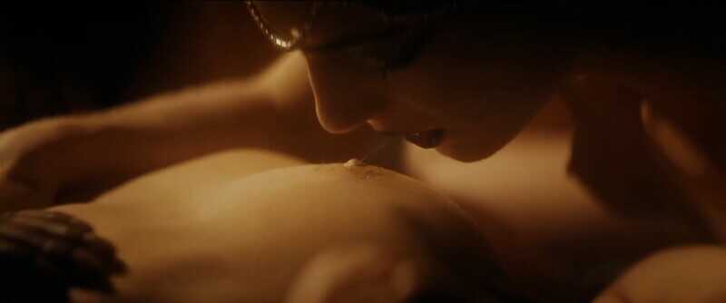 Γυμνές φωτογραφίες της ηθοποιού Φωτεινής Πελούζο