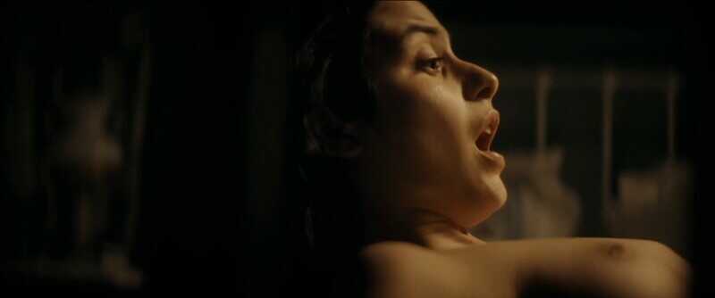 Γυμνές φωτογραφίες της ηθοποιού Φωτεινής Πελούζο