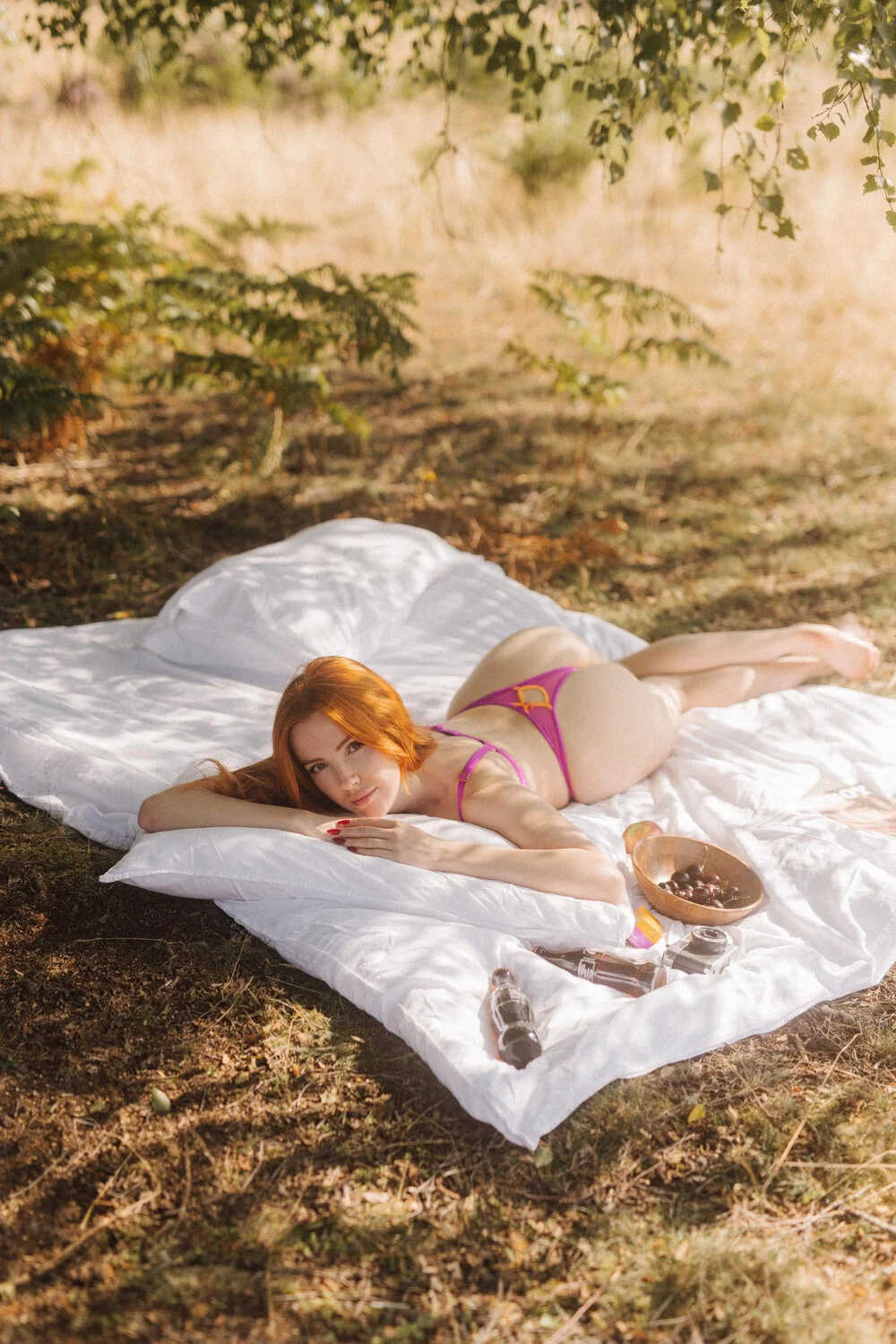 Η μουνάρα Scarlett Jones σε topless φωτογραφίες