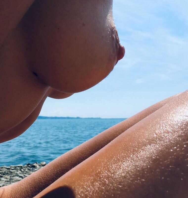 Γυμνές φωτογραφίες της μουνάρα μοντέλου Anna Ioannova