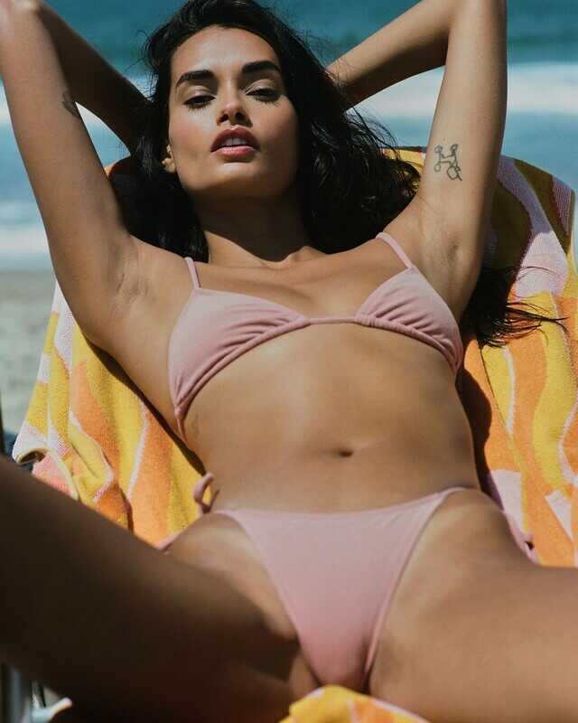 Η μουνάρα μοντέλο Gizele Oliveira σε γυμνές σέξι φωτογραφίες