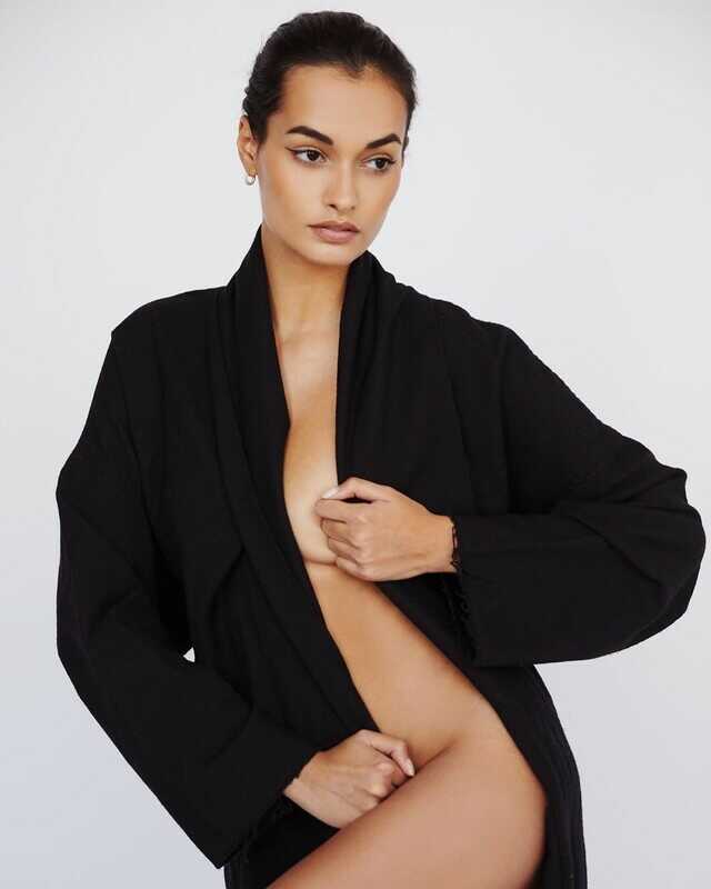 Η μουνάρα μοντέλο Gizele Oliveira σε γυμνές σέξι φωτογραφίες