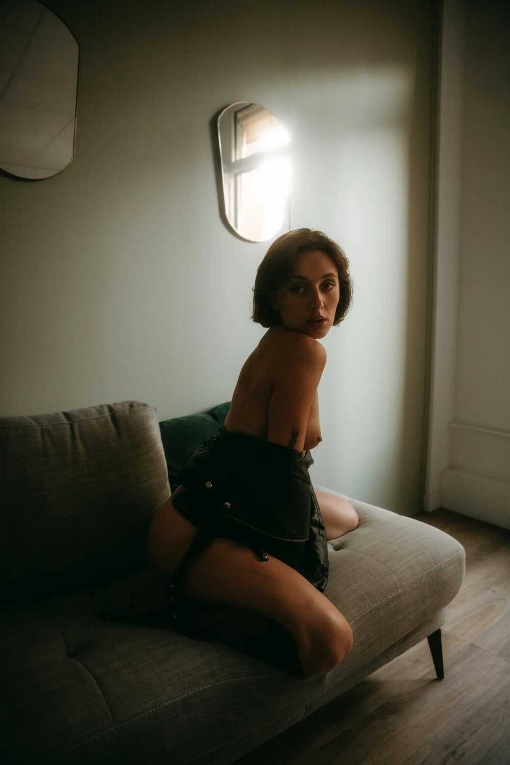 Η Γαλλίδα Patch σε σέξι γυμνή φωτογράφηση