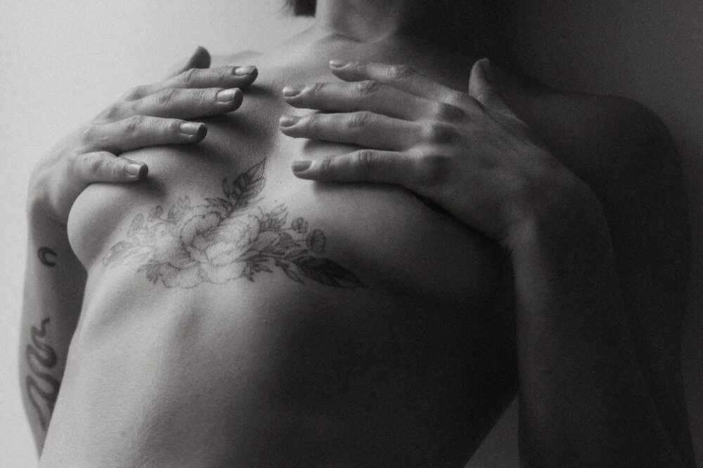 Η Γαλλίδα Patch σε σέξι γυμνή φωτογράφηση