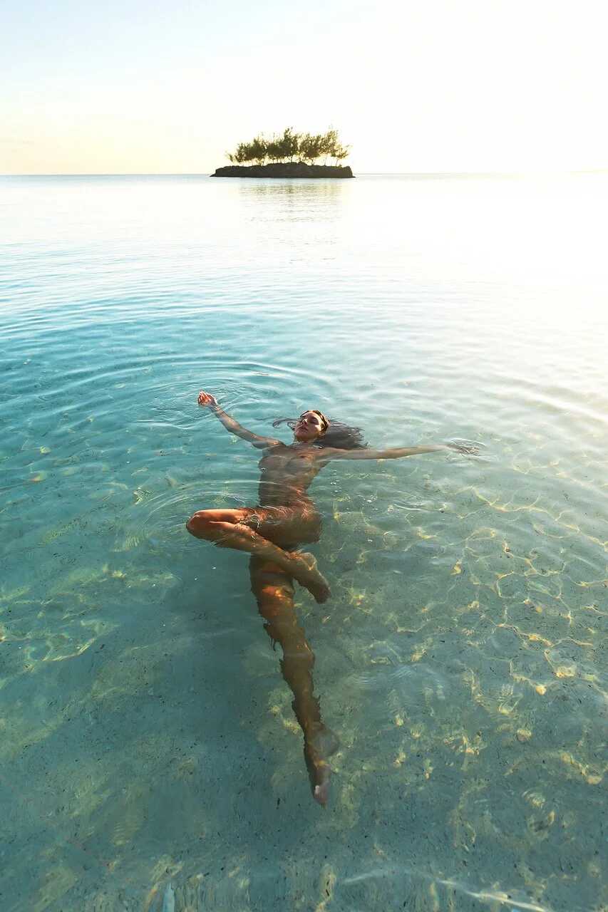 Γυμνές φωτογραφίες της μουνάρας μοντέλο Zuri As