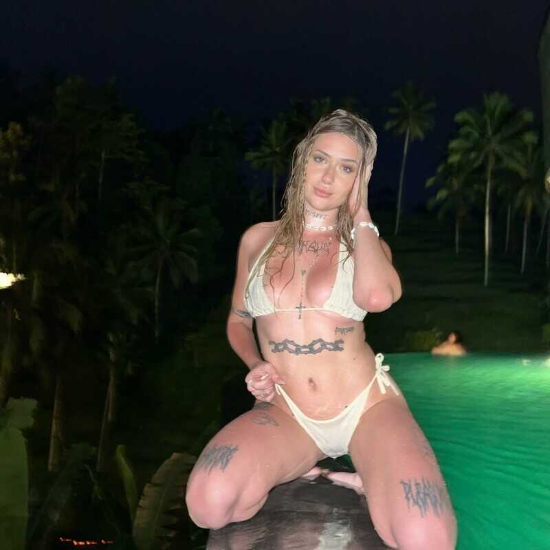 Το νεαρό μοντέλο Laura σε γυμνές φωτογραφίες