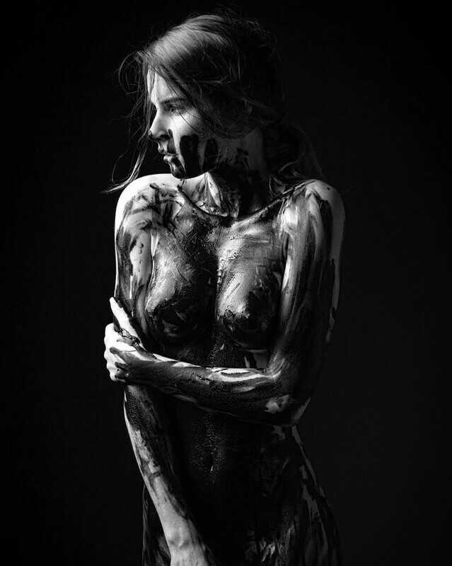 Η μουνάρα μοντέλο Laure σε γυμνές φωτογραφίες