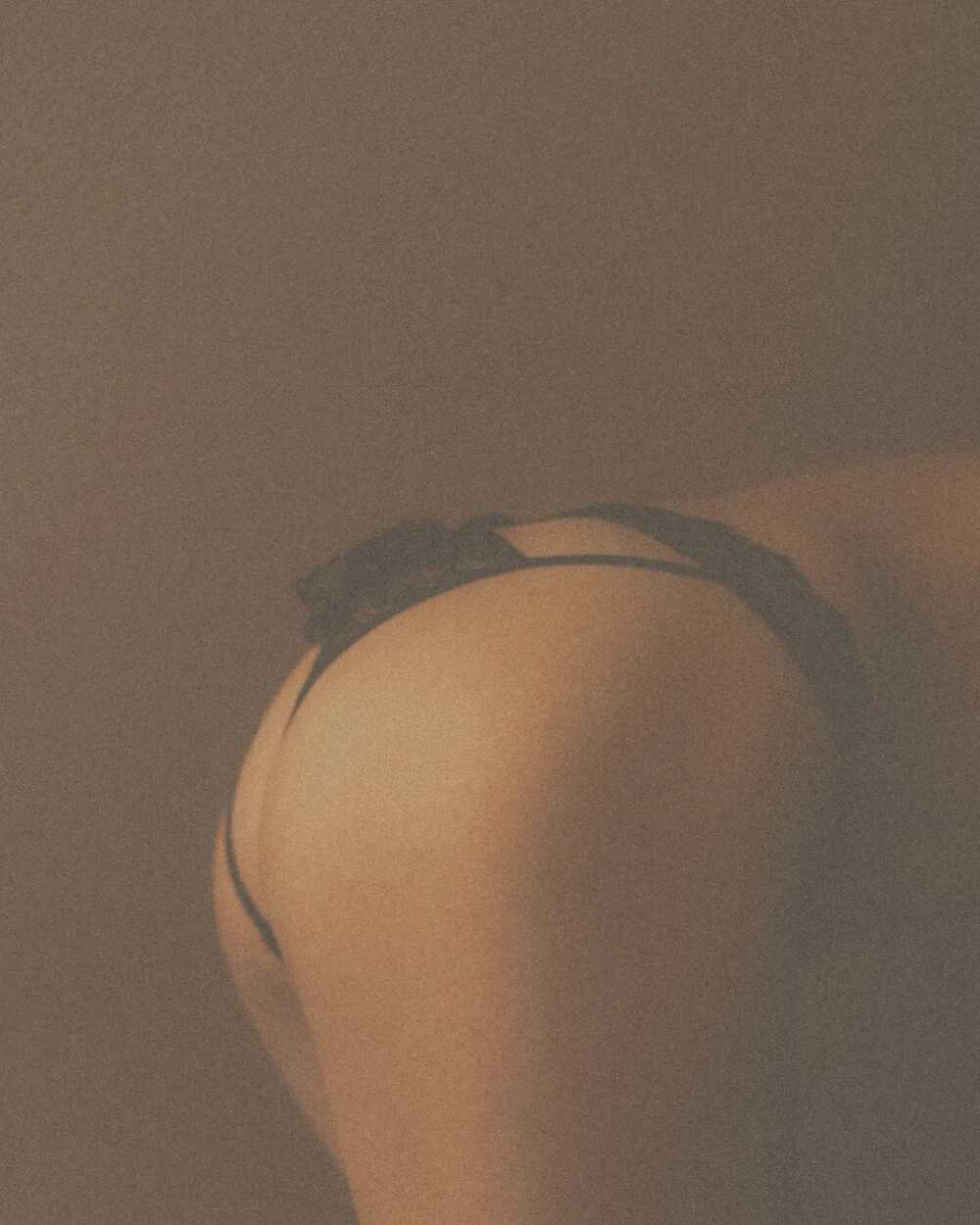 Σέξι γυμνές φωτογραφίες της Niki Anson