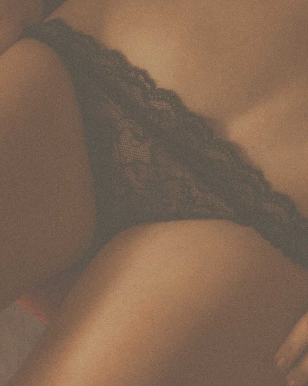 Σέξι γυμνές φωτογραφίες της Niki Anson